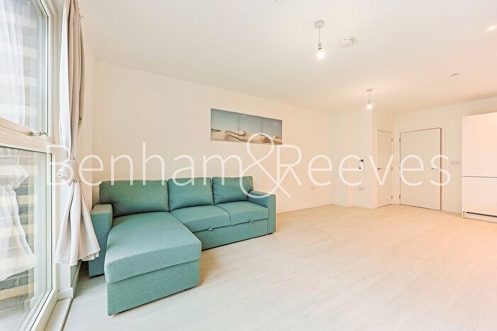 2 Bedroom Flat To Rent In Sparrowhawk Square, Hendon Waterside, NW9