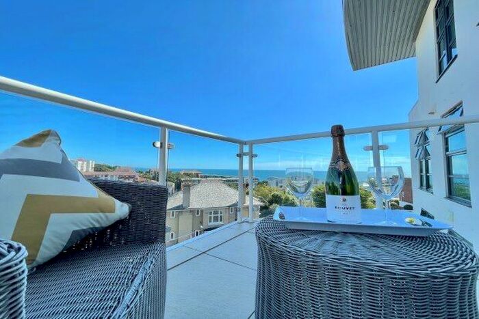 3 Bedroom Flat To Rent In Boscombe Spa Road, Bournemouth, BH5