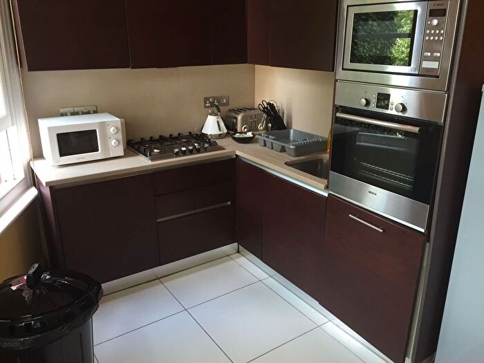 3 Bedroom Flat To Rent In Efe House, Highbury Grove, N5