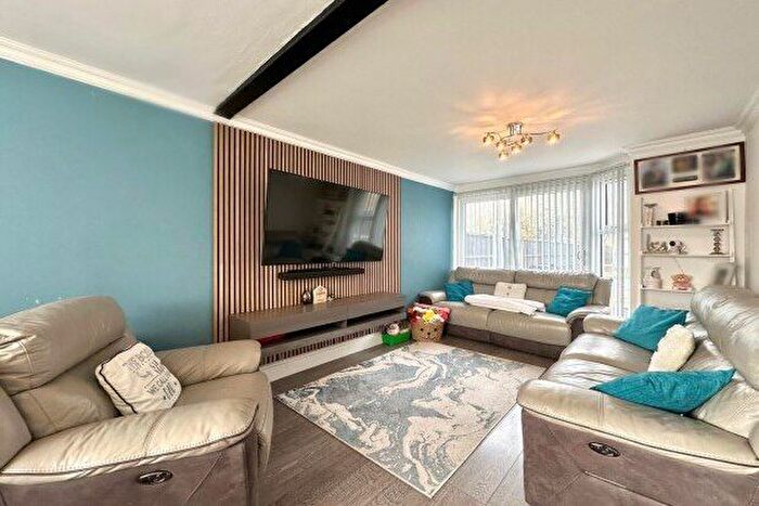 3 Bedroom Property To Rent In Valley Road, Solihull, B92