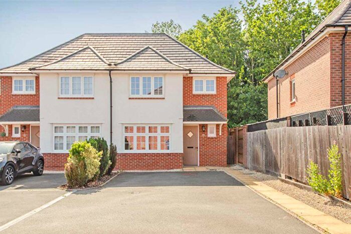 3 Bedroom Semi-Detached House For Sale In Blithbury Close, Amington, Tamworth, B77