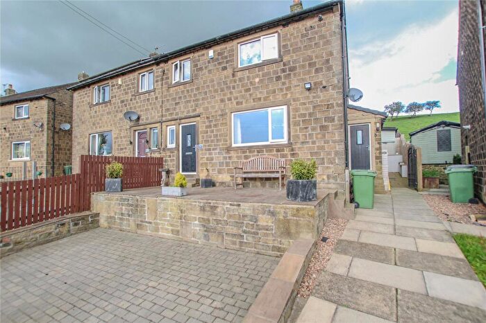3 Bedroom Semi-Detached House To Rent In Longroyd Crescent, Slaithwaite, Huddersfield, West Yorkshire, HD7