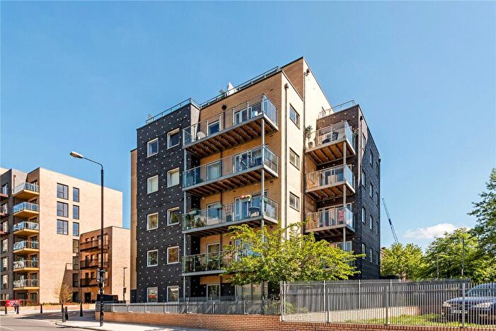 2 Bedroom Apartment To Rent In Broomfield Street, E14