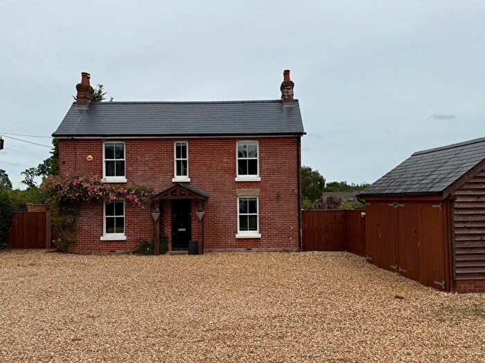4 Bedroom Detached House For Sale In Southampton Road, Alderbury, Salisbury, SP5