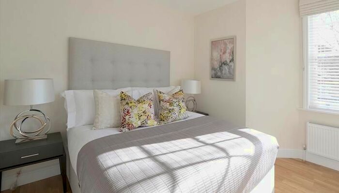 2 Bedroom Flat To Rent In Hamlet Gardens, London W6