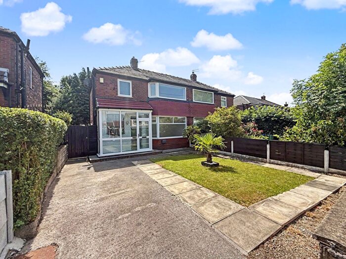 3 Bedroom Semi-Detached House For Sale In Thatch Leach Lane, Whitefield, M45