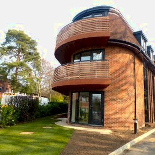 2 Bedroom Flat To Rent In Furze Lane, East Grinstead, West Sussex, RH19