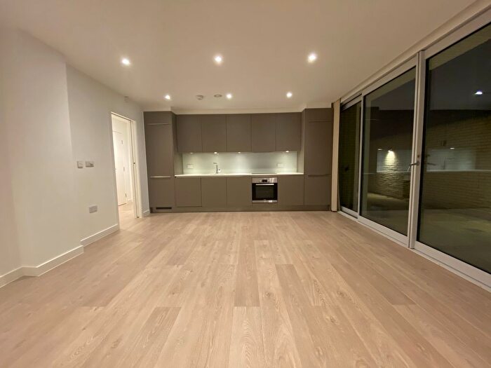 1 Bedroom Flat To Rent In Seven Sisters Road, Finsbury Park, London, N4