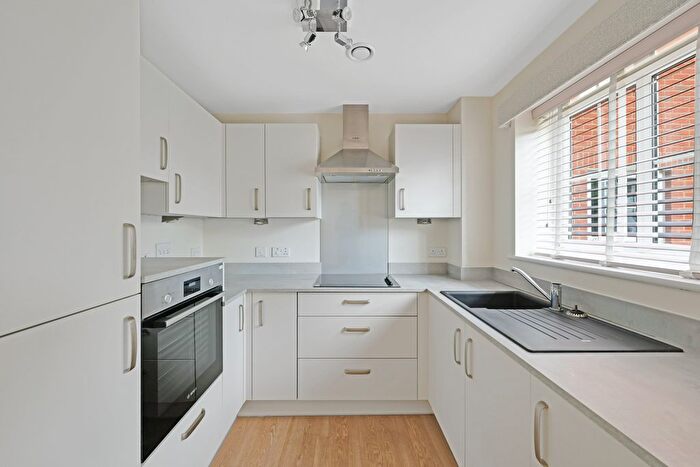1 Bedroom Flat To Rent In Orchard Lane, Alton, GU34
