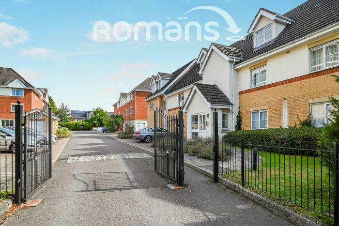 2 Bedroom Apartment To Rent In Avenue Heights, RG2