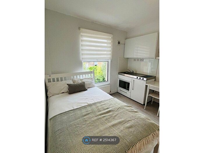 Studio To Rent In Askew Crescent, London, W12