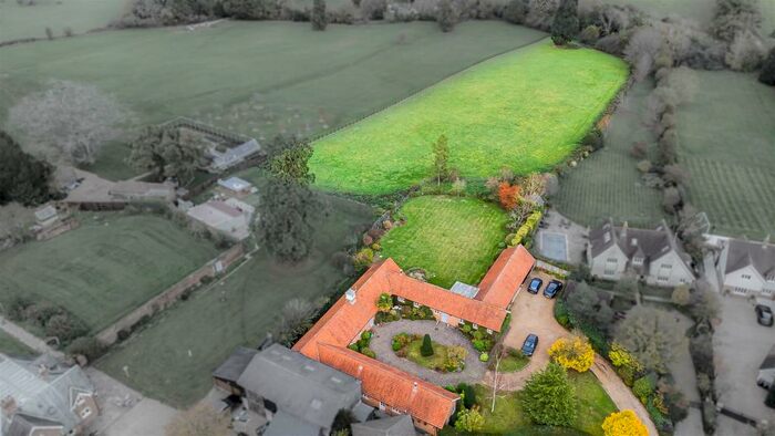 5 Bedroom Barn Conversion For Sale In Stockings Lane, Little Berkhamsted, SG13