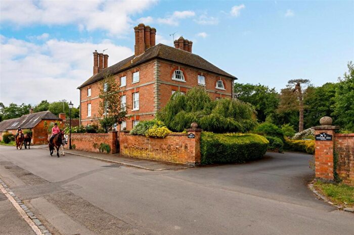 2 Bedroom Flat For Sale In Vicarage Lane, Sherbourne, CV35