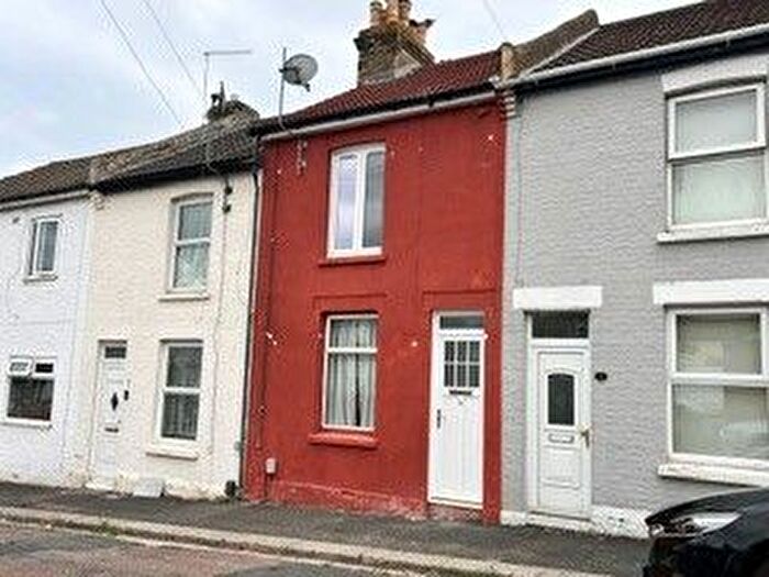 2 Bedroom Property To Rent In Buller Road, Chatham, ME4