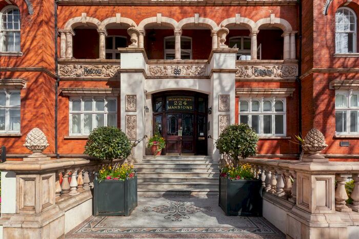 1 Bedroom Flat To Rent In Moscow Mansions, SW5