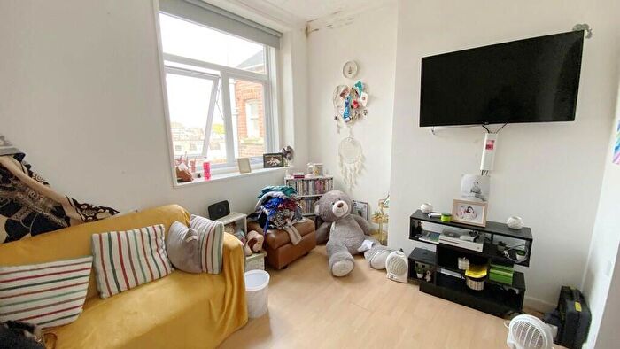 1 Bedroom Apartment For Sale In Elm Grove, Southsea, Hampshire, PO5