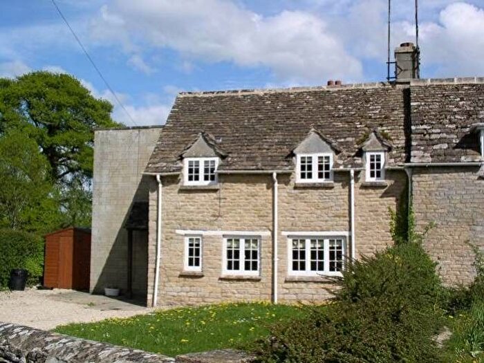 3 Bedroom Semi-Detached House To Rent In Oaksey, Malmesbury, SN16