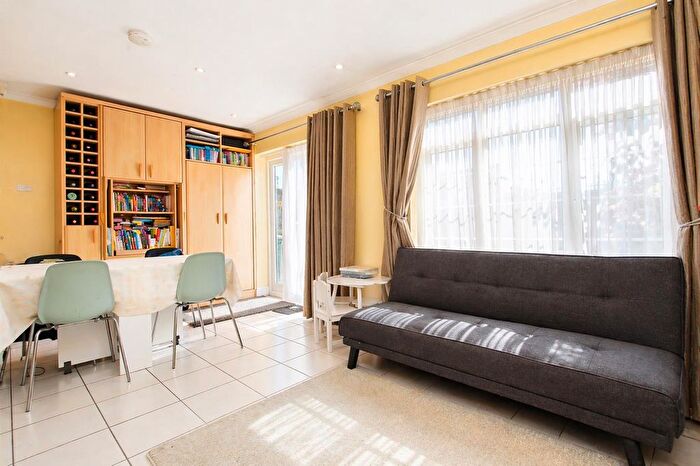 3 Bedroom End Terrace House For Sale In Whitehouse Avenue, Borehamwood, WD6