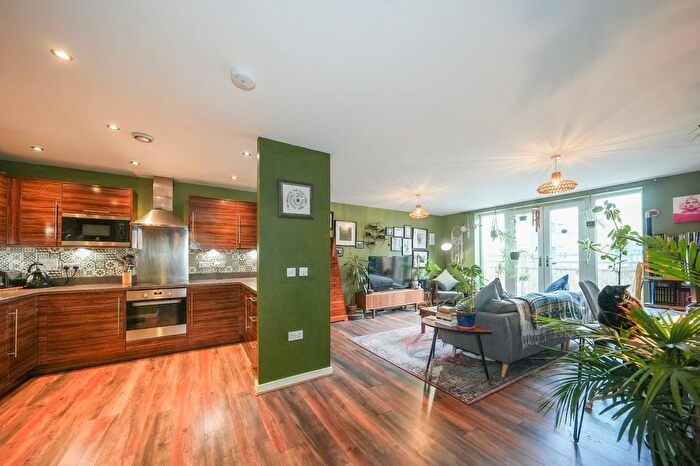 2 Bedroom Flat For Sale In Worsdell Drive, Gateshead, NE8