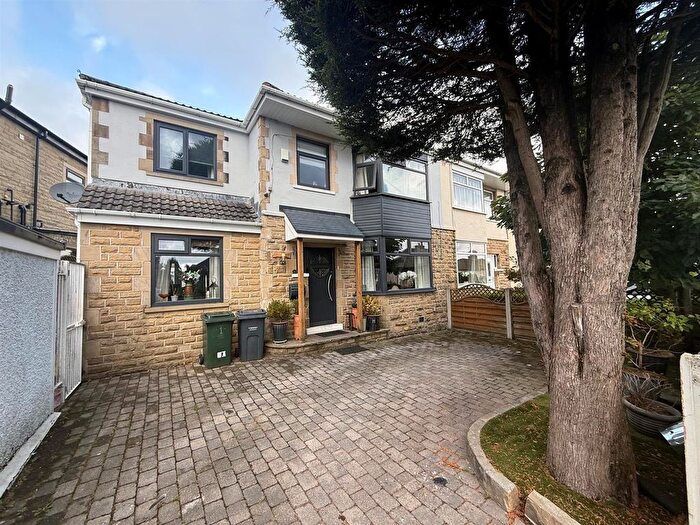 4 Bedroom Semi-detached House For Sale In Leafield Avenue, Bradford, BD2