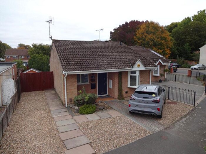 2 Bedroom Bungalow For Sale In Cemetery Road, Houghton Regis, Dunstable, Bedfordshire, LU5
