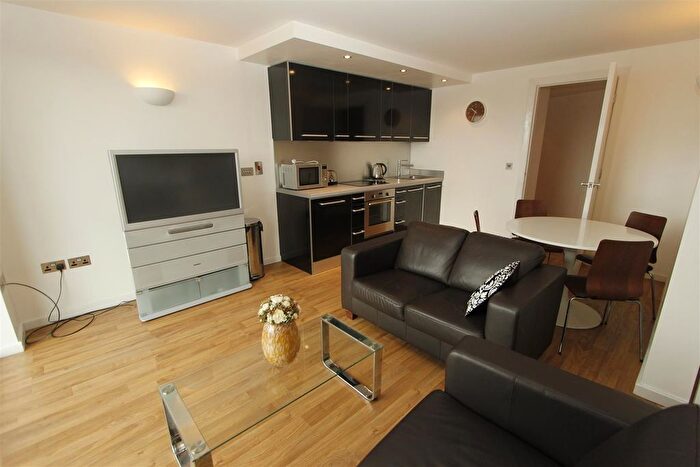 2 Bedroom Flat To Rent In West Point Wellington Street, Leeds, LS1