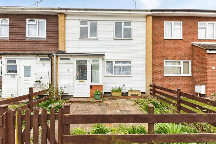 3 Bedroom Terraced House For Sale In Meadow Way, Theale, Reading, Berkshire, RG7