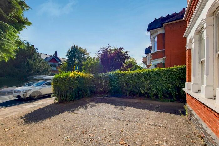 3 Bedroom Flat To Rent In Creffield Road, Acton, London, W3