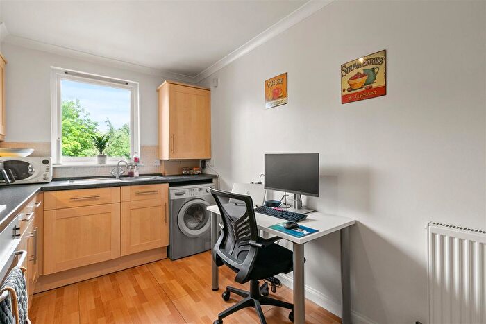 2 Bedroom Flat For Sale In Cornmill Court, Clydebank, G81