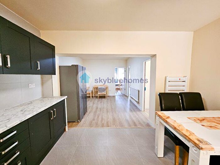 5 Bedroom End Of Terrace House To Rent In Brentwood Road, Leicester, LE2