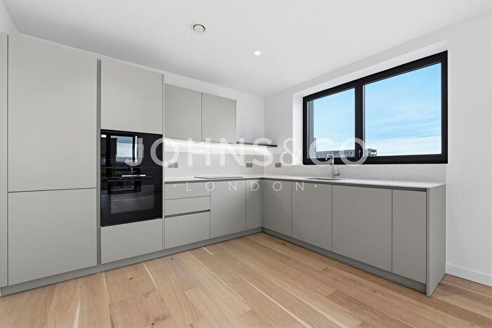 2 Bedroom Flat To Rent In Peninsula Gardens, Greenwhich Peninsula, London, SE10