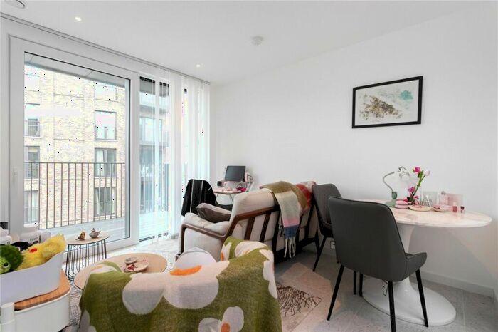 Studio For Sale In Sidney Street, London, E1