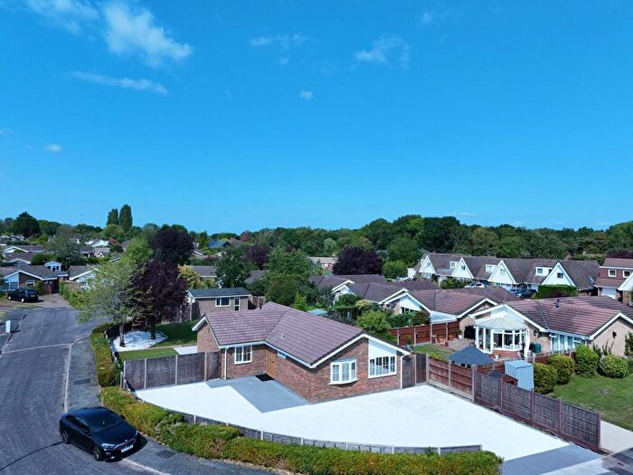 4 Bedroom Bungalow For Sale In Pilgrims View, Ash Green, GU12