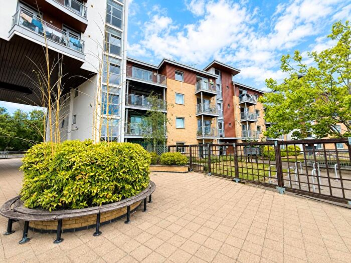 2 Bedroom Flat To Rent In Kelvin Gate, Bracknell, Berkshire, RG12