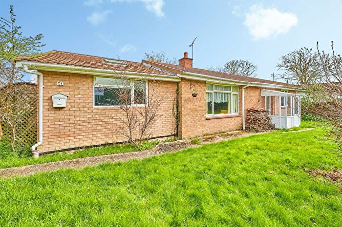 4 Bedroom Semi Detached Bungalow For Sale In Rectory Road, Duxford, Cambridge, CB22