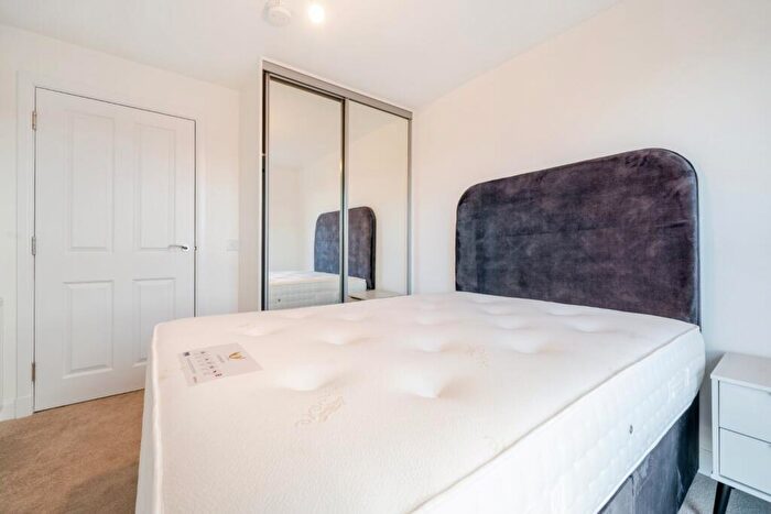 3 Bedroom Flat To Rent In Kilpatrick Grove, Edinburgh, EH6
