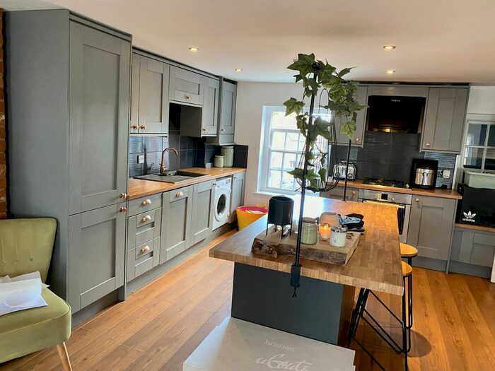 2 Bedroom Flat To Rent In High Street, Coleshill, B46