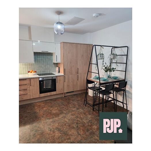 3 Bedroom Flat To Rent In Bath Road, Bristol, BS4