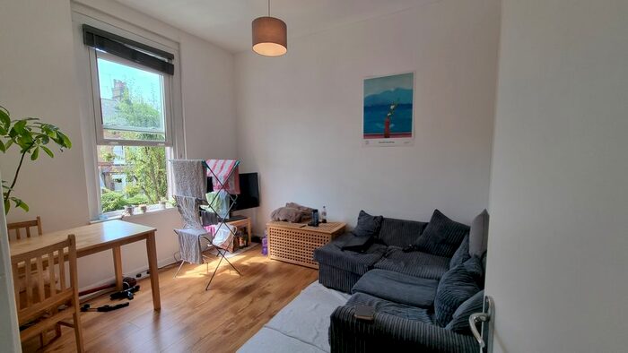 3 Bedroom Flat To Rent In Finsbury Park Road, London, N4