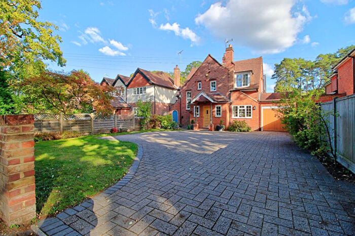 4 Bedroom Detached House For Sale In Finchampstead Road, Wokingham, RG40