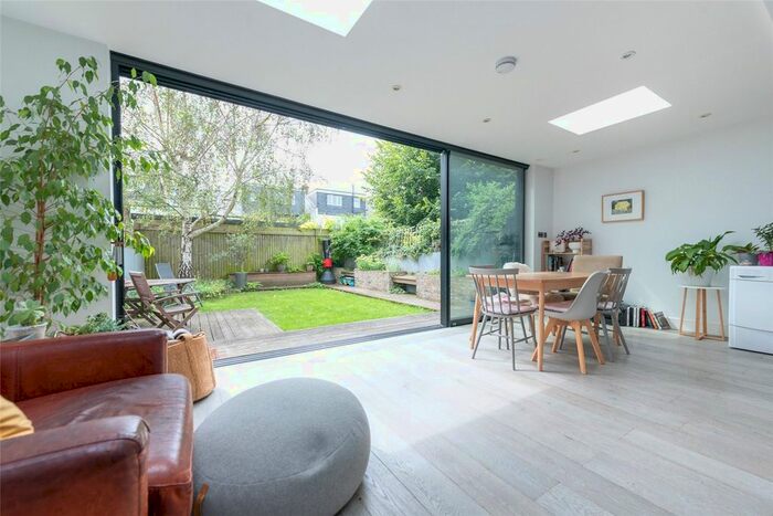 3 Bedroom Flat To Rent In Leighton Gardens, Kensal Rise, NW10