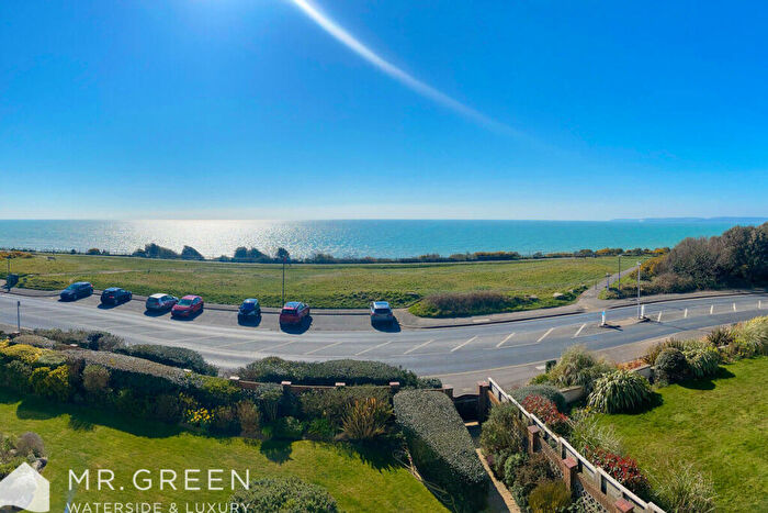 2 Bedroom Apartment For Sale In Cliff Lodge, Boscombe Overcliff Drive, Bournemouth, BH5