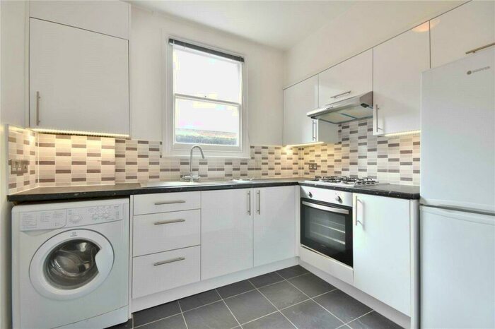 2 Bedroom Flat To Rent In Cornwall Gardens, Willesden Green, London, NW10