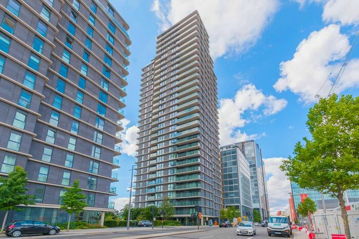 3 Bedroom Flat To Rent In Cassia Point, Stratford, London, E20