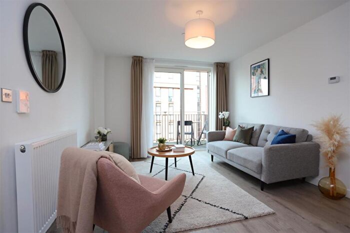 2 Bedroom Apartment To Rent In New Maker Yards, Middlewood Locks, M5