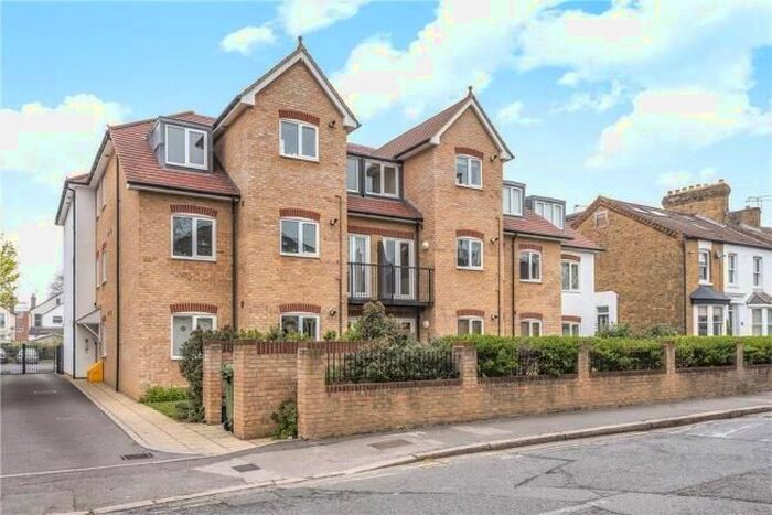 2 Bedroom Flat To Rent In Gresham Road, Staines-Upon-Thames, TW18
