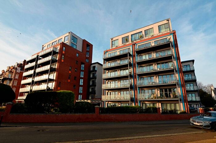 1 Bedroom Flat For Sale In Hamilton Gardens, Felixstowe, IP11