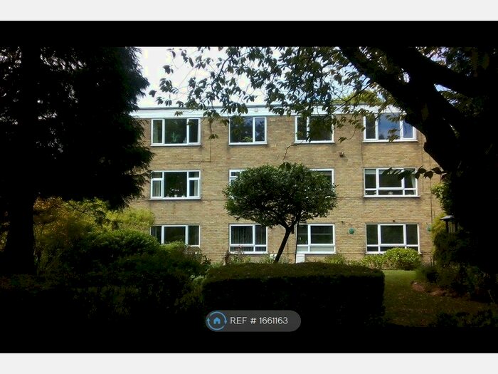 2 Bedroom Flat To Rent In Cookridge, Leeds, LS16
