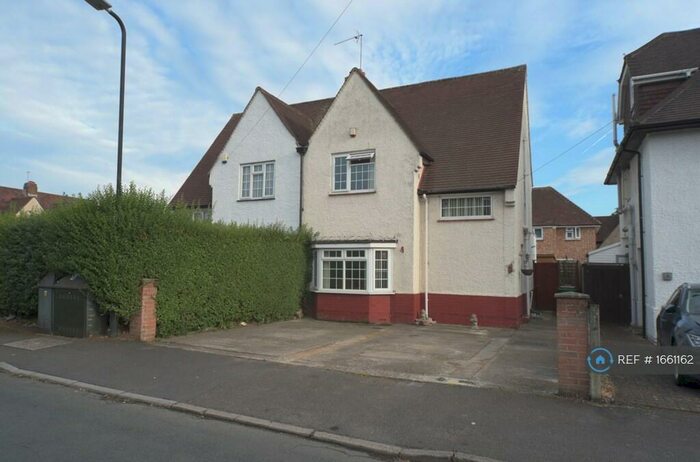 3 Bedroom Semi-Detached House To Rent In Marina Way, Slough, SL1