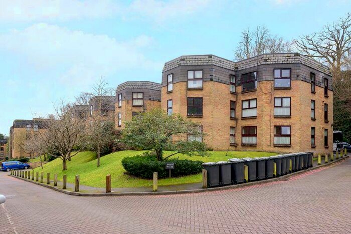 2 Bedroom Apartment To Rent In Charterhouse Road, Godalming, GU7